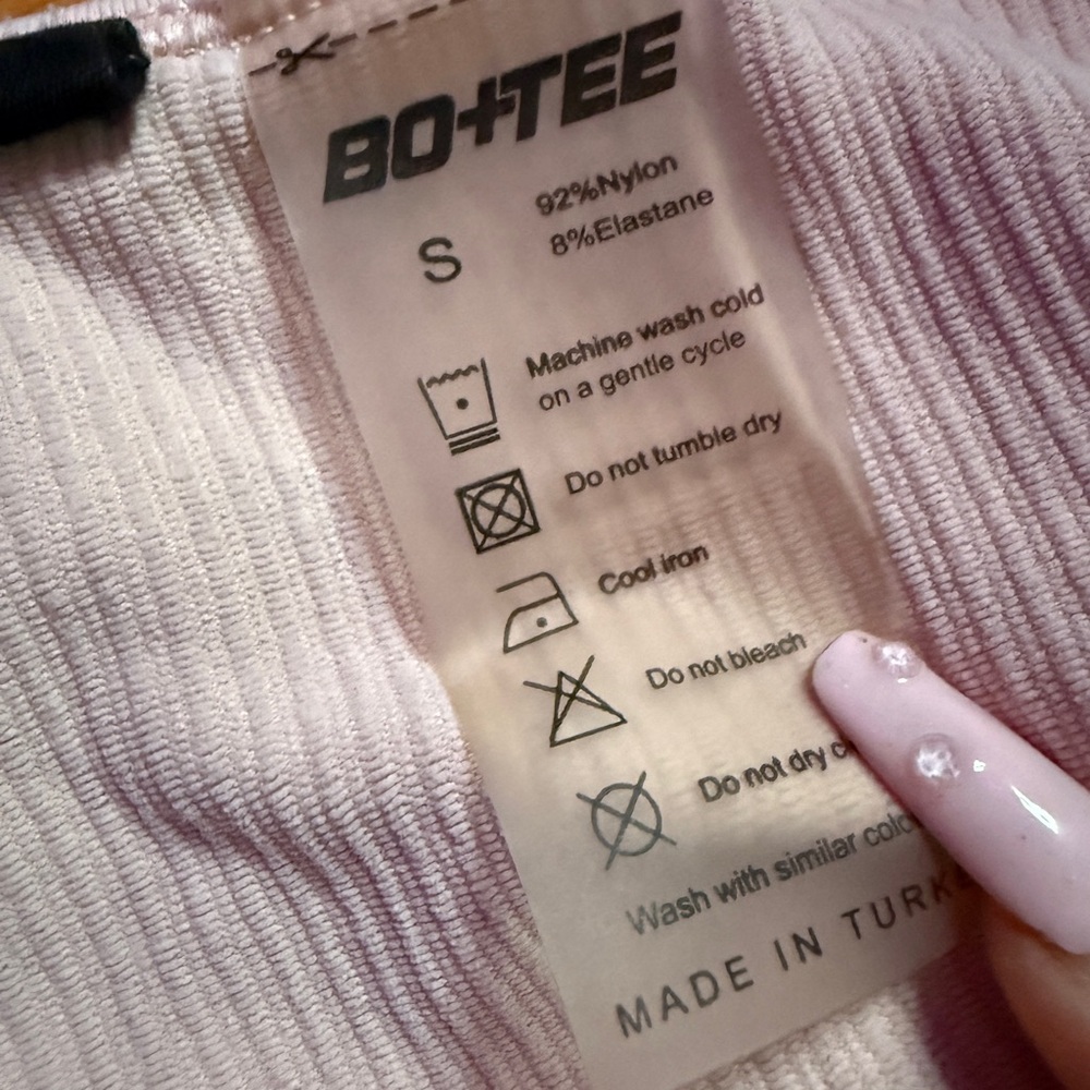 Bo+Tee Ribbed Long Sleeve Crop Top - Picture 4 of 4
